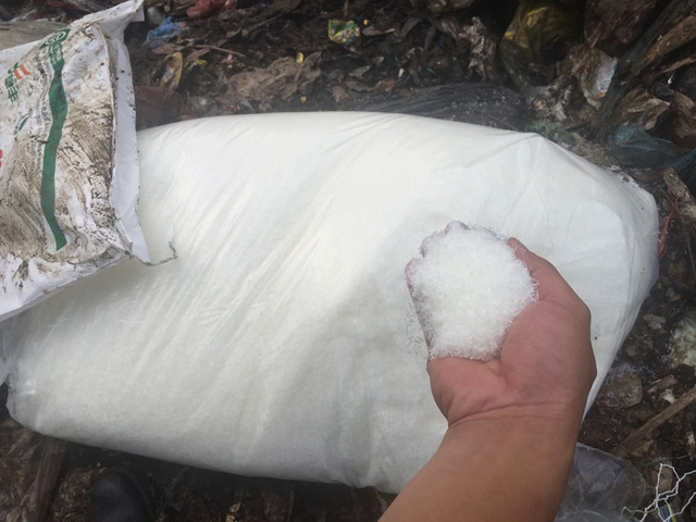 700kg chất phụ gia thực phẩm nhập lậu bị bắt giữ v&agrave; ti&ecirc;u hủy.