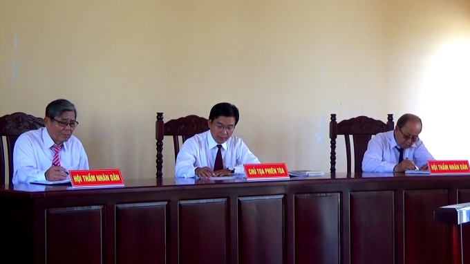 Hội đồng x&eacute;t xử.