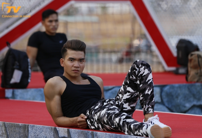 Diễn vi&ecirc;n xiếc Trịnh Văn Thắng với th&agrave;nh t&iacute;ch 57:78.&nbsp;Sự dẻo dai v&agrave; kh&eacute;o l&eacute;o của 1 diễn vi&ecirc;n xiếc đ&atilde; gi&uacute;p cho Trịnh Văn Thắng c&oacute; được kết quả rất khả quan. Đ&acirc;y sẽ l&agrave; một chiến binh rất đ&aacute;ng được chờ đợi ở những v&ograve;ng tiếp theo.