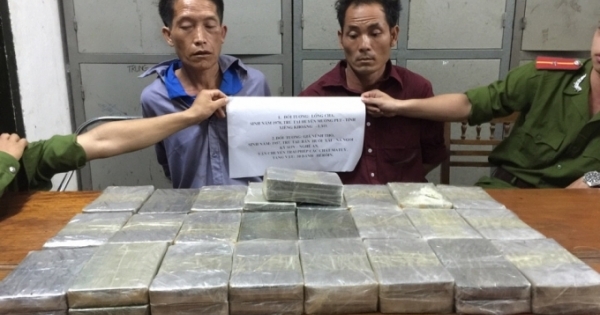 Đột kích khách sạn bắt hai đối tượng cùng 50 bánh heroin