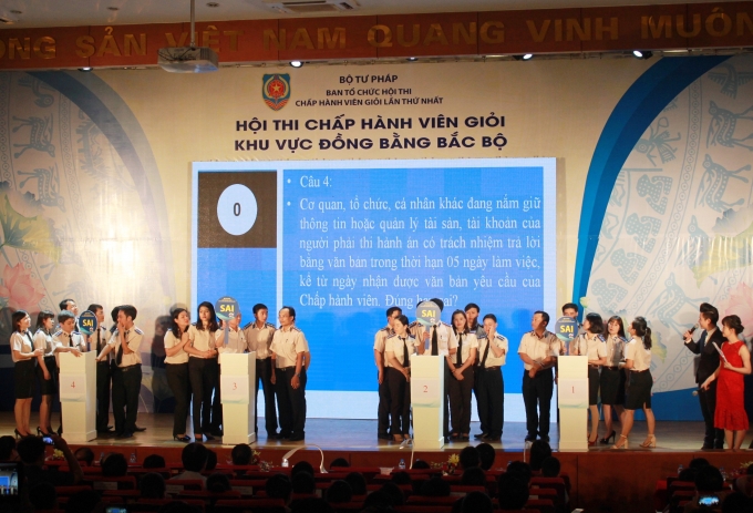 Thi trả lời c&acirc;u hỏi.