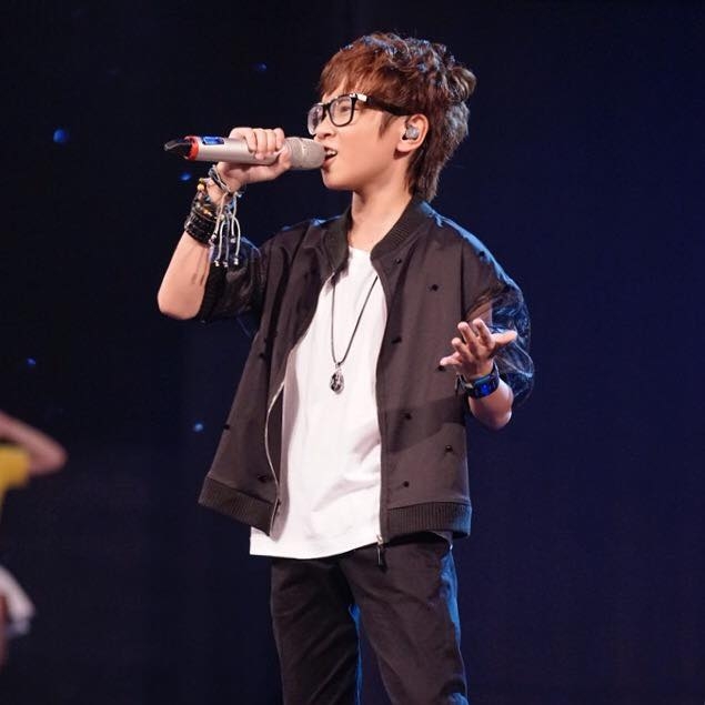 Thiện T&ugrave;ng thể hiện ca kh&uacute;c