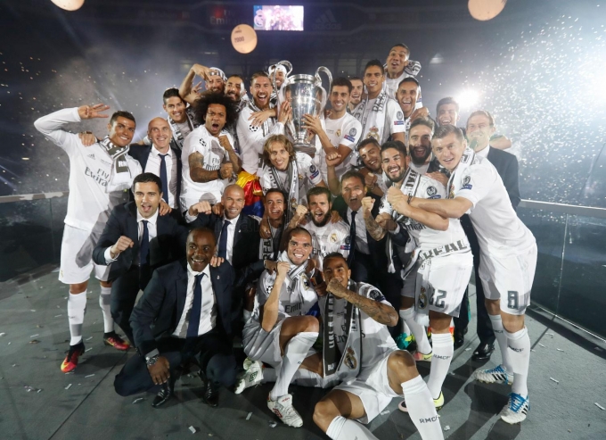 Những h&igrave;nh ảnh ấn tượng đ&ecirc;m ăn mừng chức v&ocirc; địch C1 ở Bernabeu