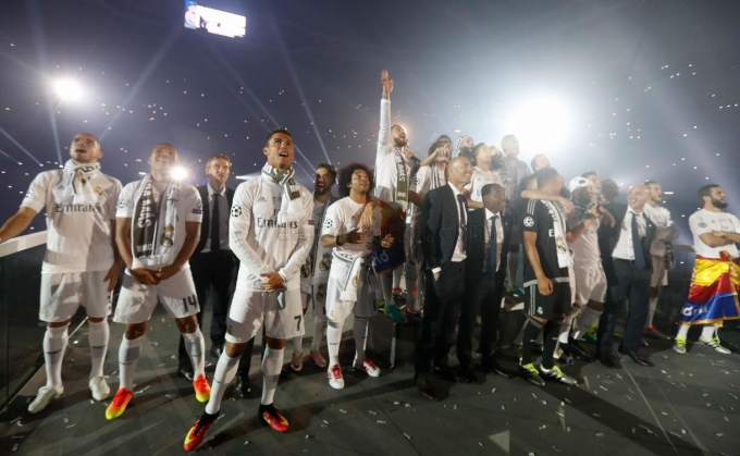 Những h&igrave;nh ảnh ấn tượng đ&ecirc;m ăn mừng chức v&ocirc; địch C1 ở Bernabeu