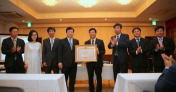 Phó Thủ tướng Trịnh Đình Dũng thăm Đại sứ quán Việt Nam tại Nhật Bản