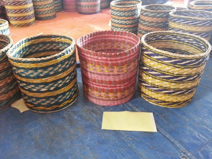 Những chiếc th&ugrave;ng m&agrave;u sắc đa dạng.