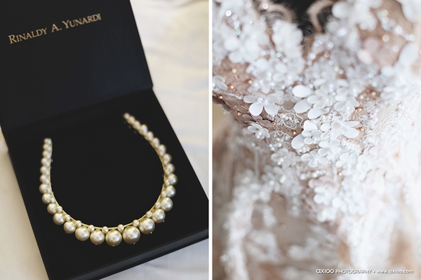 C&ocirc; d&acirc;u mặc bộ soiree m&agrave;u trắng kem được đ&iacute;nh kết thủ c&ocirc;ng h&agrave;ng ngh&igrave;n b&ocirc;ng hoa.