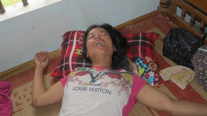 Trong cơn m&ecirc; man, người mẹ trẻ l&uacute;c n&agrave;o cũng lu&ocirc;n miệng gọi t&ecirc;n c&aacute;c con của m&igrave;nh.