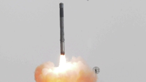 T&ecirc;n lửa si&ecirc;u thanh&nbsp;BrahMos rời bệ ph&oacute;ng. (Ảnh:&nbsp;RIA Novosti)