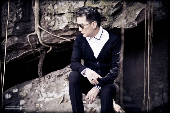 Đ&agrave;m Vĩnh Hưng thường t&igrave;m những b&agrave;i nhạc &iacute;t người h&aacute;t của nhạc sỹ Thanh T&ugrave;ng để thể hiện.