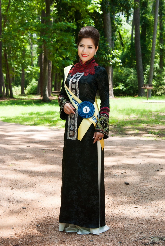 Qu&yacute; b&agrave; 53 tuổi đăng quang cuộc thi Hoa hậu Phu nh&acirc;n Tr&aacute;i đất Người Việt Houston 2016