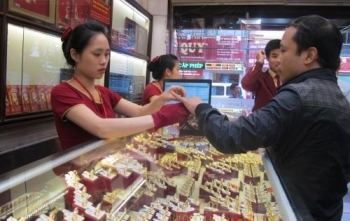 Giá vàng ngày 31/5: Tiếp tục rơi đáy