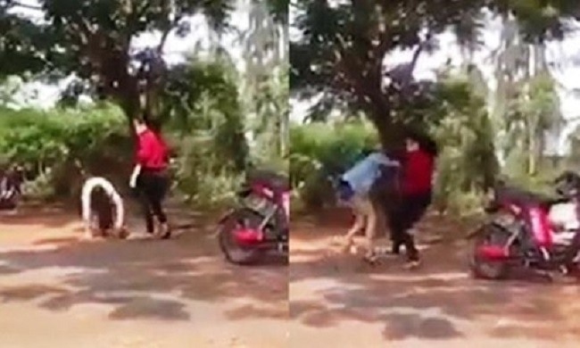 Hai nữ học sinh đ&aacute;nh nhau ở TP. Hội An - Ảnh cắt từ clip.