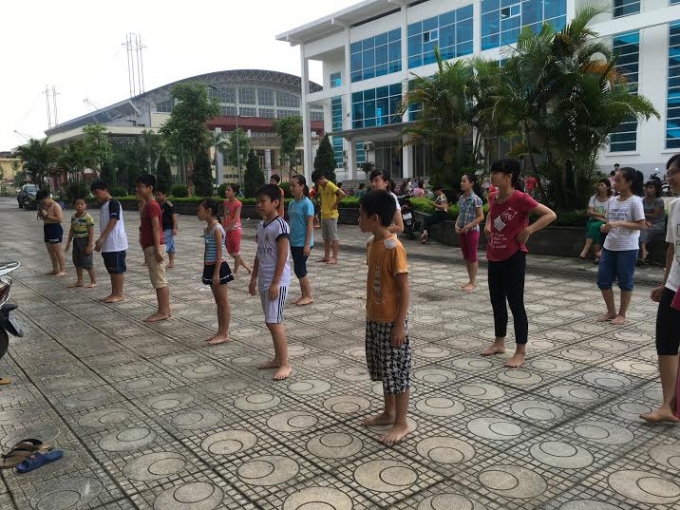 H&agrave; Nội: 300 học sinh học bơi miễn ph&iacute; trong dịp h&egrave;