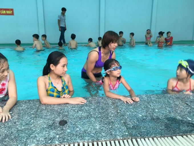 H&agrave; Nội: 300 học sinh học bơi miễn ph&iacute; trong dịp h&egrave;