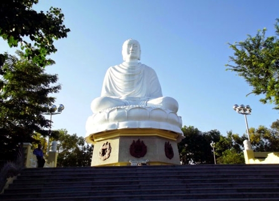 Ch&ugrave;a Long Sơn.