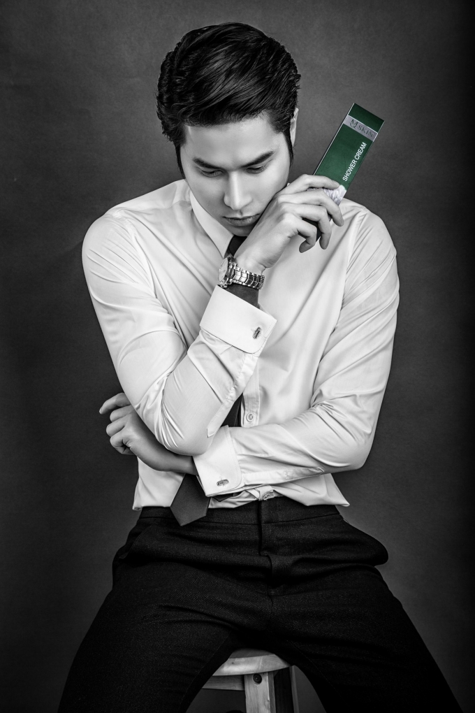 Trịnh Kh&ocirc;i Vỹ c&oacute; khu&ocirc;n mặt thanh t&uacute;.