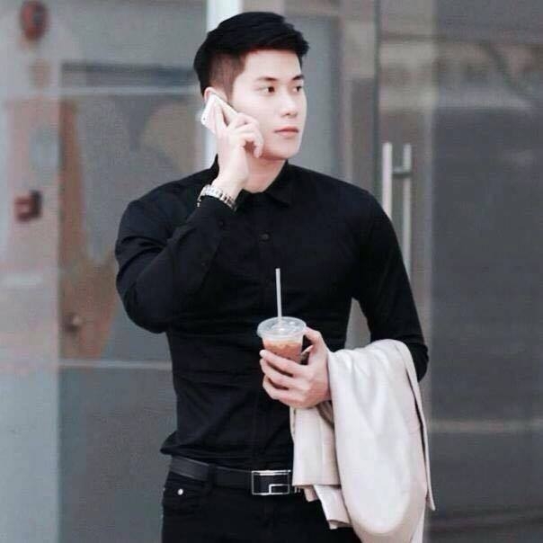 Vẻ điển trai của Trịnh Kh&ocirc;i Vĩ c&oacute; những n&eacute;t đặc trưng của những t&agrave;i tử của HongKong.