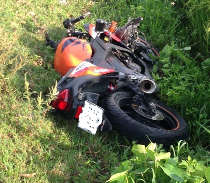 Chiếc xe ph&acirc;n khối lớn c&aacute;ch thi thể nạn nh&acirc;n khoảng 3,4m.