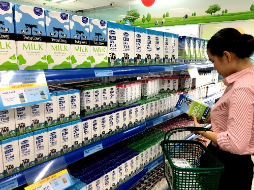 Thương hiệu Vinamilk được đ&aacute;nh gi&aacute; cao nhờ 3 hạng mục gồm h&agrave;ng ti&ecirc;u d&ugrave;ng nhanh (FMCG), nước giải kh&aacute;t v&agrave; thực phẩm.