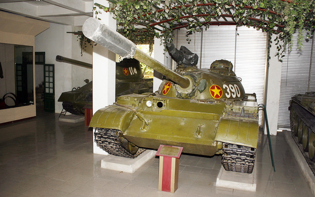 C&ograve;n chiếc 390 l&agrave; xe tăng chiến đấu hạng trung do Trung Quốc sản xuất tr&ecirc;n mẫu xe T54A của Li&ecirc;n X&ocirc;, được viện trợ cho Việt Nam năm 1969.