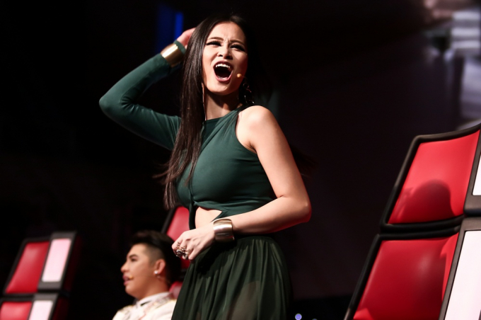 Giọng h&aacute;t Việt 2017 tập 12: Han Sara lần đầu h&aacute;t tiếng Anh l&agrave;m b&ugrave;ng nổ s&acirc;n khấu The Voice