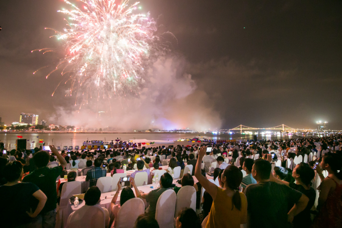 Người d&acirc;n v&agrave; du kh&aacute;ch thực sự c&oacute; một đ&ecirc;m kh&oacute; qu&ecirc;n tại DIFF 2017.