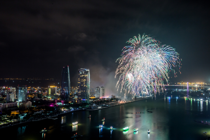 S&ocirc;ng H&agrave;n Đ&agrave; Nẵng lung linh trong đ&ecirc;m ph&aacute;o hoa. Ảnh: BTC.