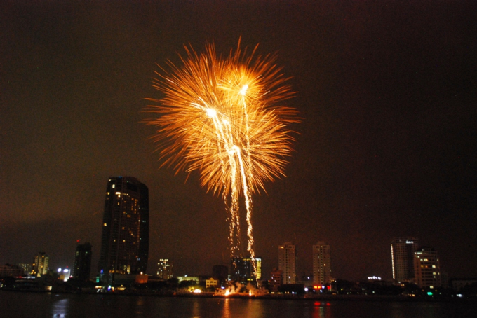 Lần đầu tham dự lễ hội ph&aacute;o hoa quốc tế tại Đ&agrave; Nẵng, đội ph&aacute;o hoa đến từ &Aacute;o sớm g&acirc;y ấn tượng.