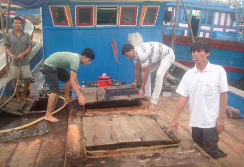 Kh&ocirc;ng ch&acirc;n, nhưng &ocirc;ng Xu&acirc;n vẫn quyết t&acirc;m b&aacute;m biển v&agrave; l&agrave;m tốt c&ocirc;ng việc trước sự ngỡ ng&agrave;ng của mọi người