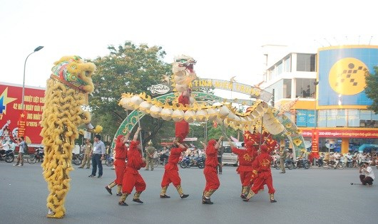 To&agrave;n cảnh lễ rước t&ocirc;n vinh nghệ nh&acirc;n, l&agrave;ng nghề