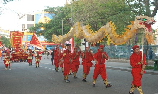 To&agrave;n cảnh lễ rước t&ocirc;n vinh nghệ nh&acirc;n, l&agrave;ng nghề