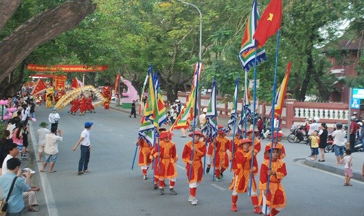 To&agrave;n cảnh lễ rước t&ocirc;n vinh nghệ nh&acirc;n, l&agrave;ng nghề