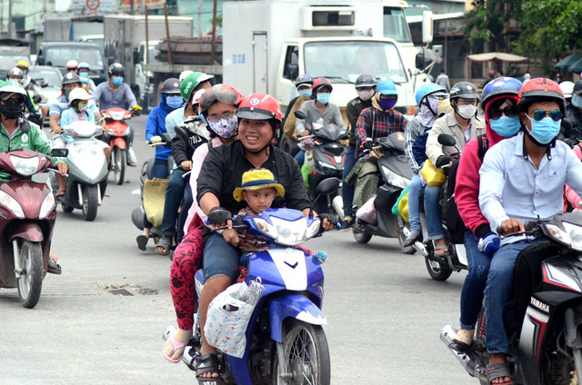 Nụ cười vẫn tươi sau h&agrave;nh tr&igrave;nh h&agrave;ng trăm c&acirc;y số.