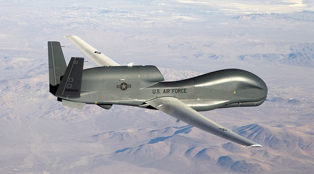 M&aacute;y bay trinh s&aacute;t kh&ocirc;ng người l&aacute;i RQ-4 Global Hawk (Ảnh: RT)