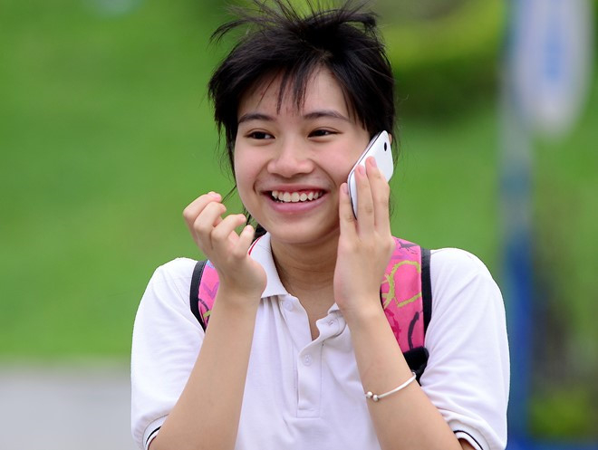 Năm học 2017-2018, chỉ khoảng 70% học sinh H&agrave; Nội c&oacute; cơ hội được học trong c&aacute;c trường THPT c&ocirc;ng lập. (Ảnh: Zing)