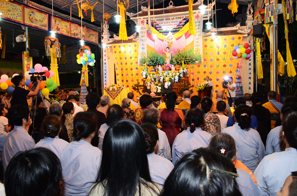 Đại lễ Phật Đản 2017 tại ch&ugrave;a Phụng Th&aacute;nh.