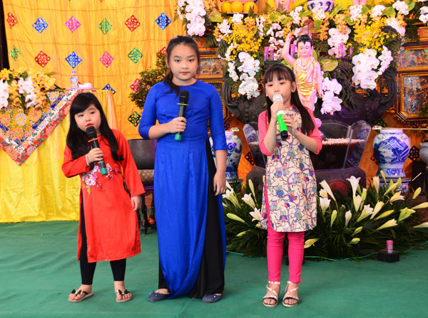 Chương tr&igrave;nh Văn nghệ ch&agrave;o mừng Đại lễ Phật Đản.