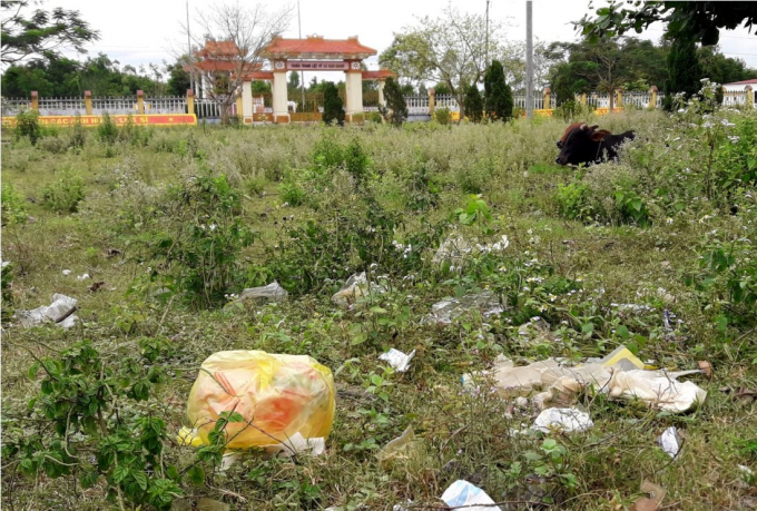 R&aacute;c thải kh&ocirc;ng được thu gom tại NTLS Cam Giang.