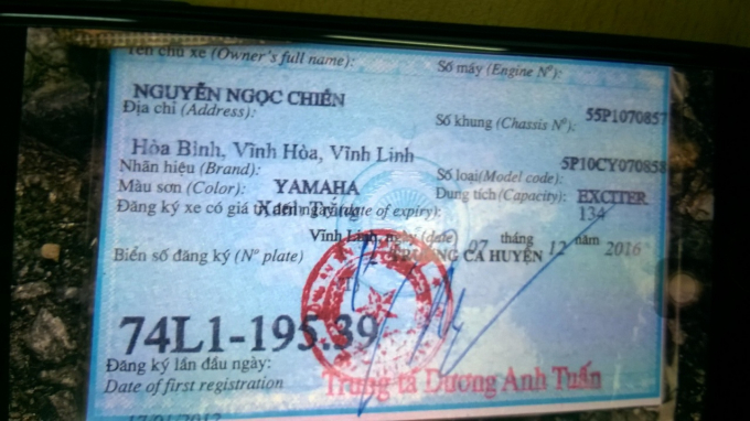 Giấy ph&eacute;p l&aacute;i xe của đối tượng chiến.