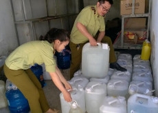 Hà Giang: Một Cán bộ thuộc Ban chỉ huy Quân sự thành phố nhận là chủ lô hàng rượu không nhãn mác