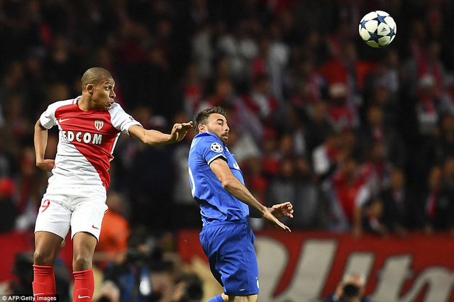 Mbappe bất lực trước h&agrave;ng ph&ograve;ng ngự si&ecirc;u đẳng của