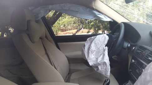 Chiếc BMW hư hỏng nặng sau vụ tai nạn