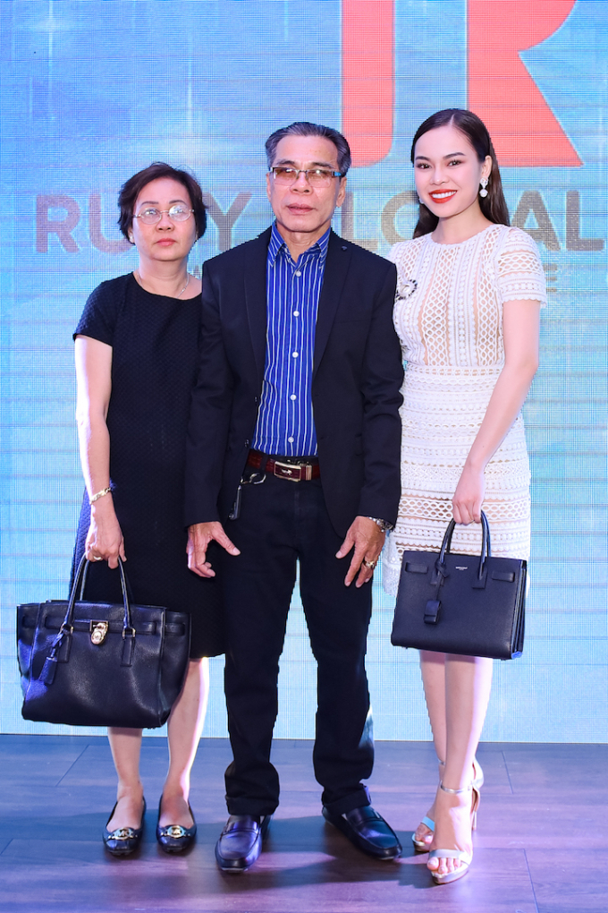 Giang Hồng Ngọc lần đầu thử l&agrave;m b&agrave; chủ