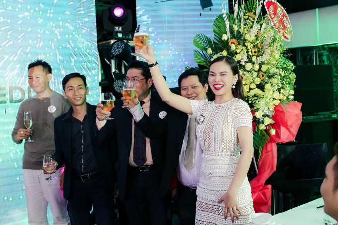 Giang Hồng Ngọc lần đầu thử l&agrave;m b&agrave; chủ