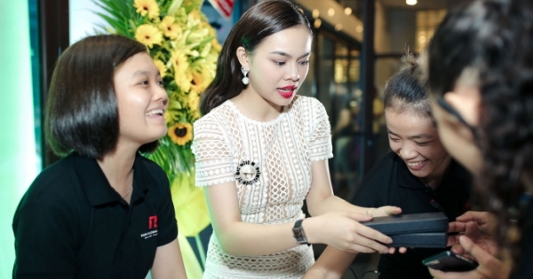 Giang Hồng Ngọc lần đầu thử làm bà chủ