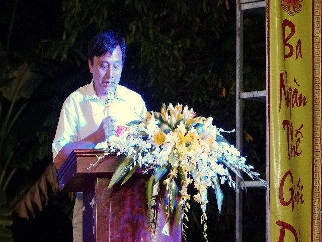 &nbsp;&Ocirc;ng Ho&agrave;ng C&ocirc;ng Mười, đảng ủy vi&ecirc;n, Ph&oacute; chủ tịch x&atilde; Thanh Khương, trưởng ban tổ chức lễ hội D&acirc;u ph&aacute;t biểu ch&uacute;c mừng.