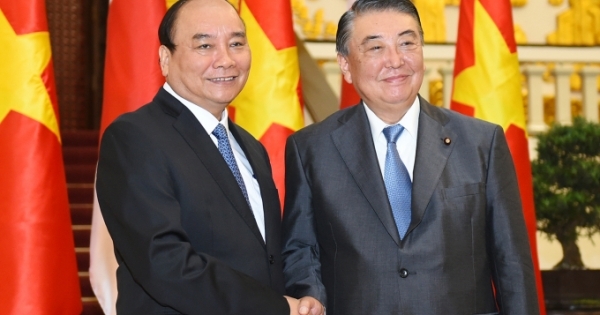 Thủ tướng Nguyễn Xuân Phúc tiếp Chủ tịch Hạ viện Nhật Bản