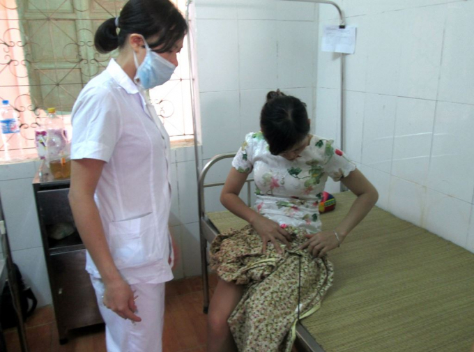 Một trong số c&aacute;c nạn nh&acirc;n được đưa đến bệnh viện để lấy mũi t&ecirc;n ra khỏi cơ thể.