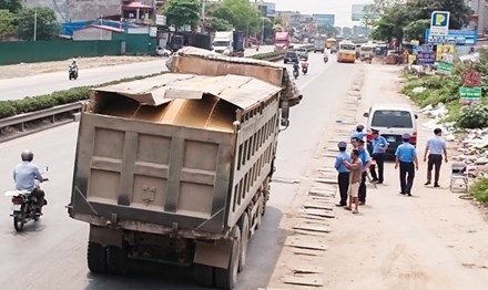Xe tải “vua” lại lộng hành